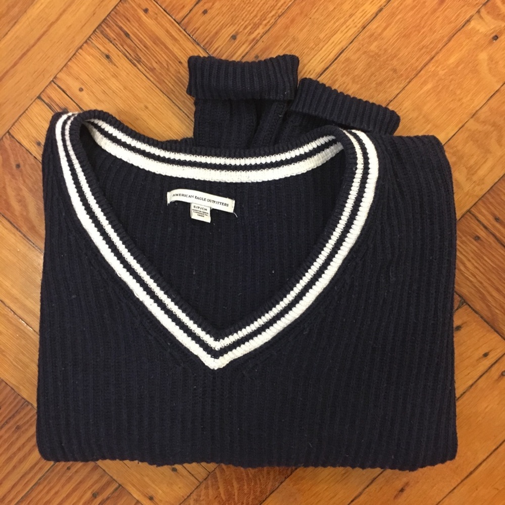 Relaxed fit blue v-neck sweater